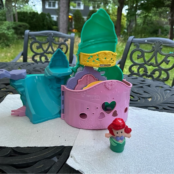 Fisher Price Disney Little Mermaid Ariel’s Castle - Picture 10 of 10